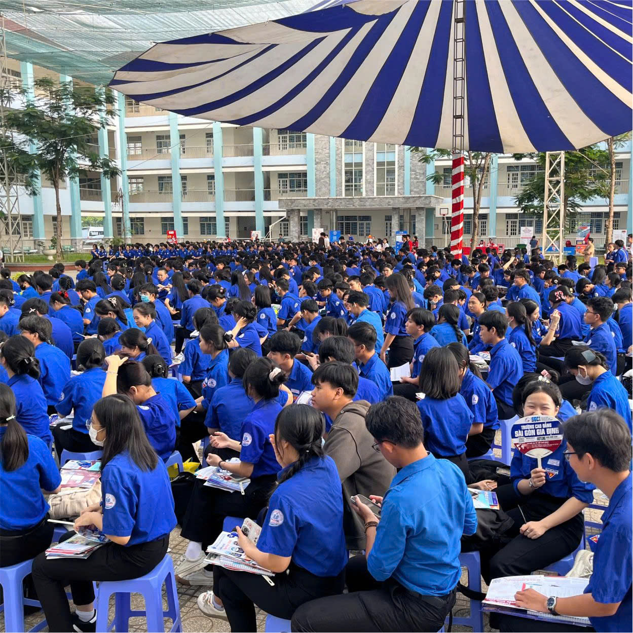 Sinh viên SGD tham gia hoạt động ngoại khóa